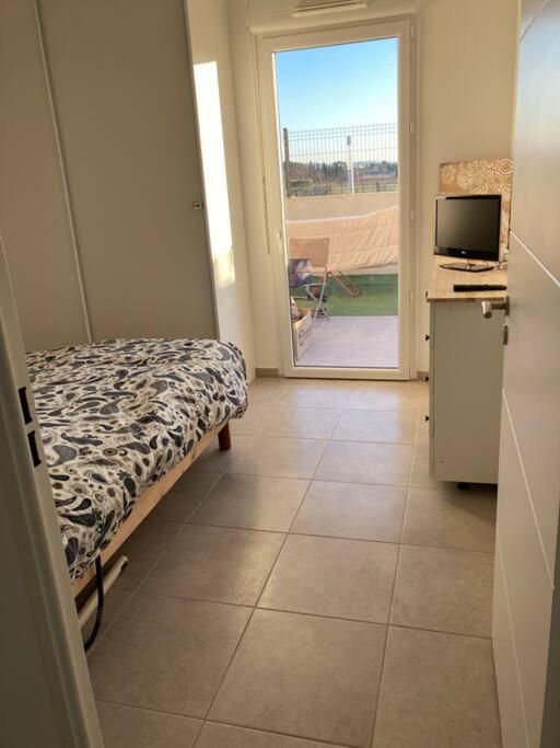 Appartement Rdc Avec Parking Prive La Fare-les-Oliviers Exterior foto